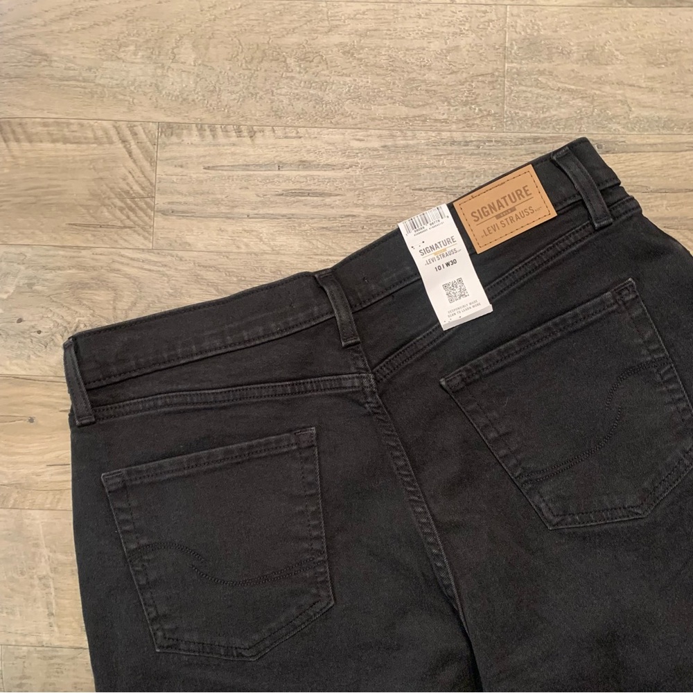 Levi’s Signature Gold Vintage Inspired 90s Mom Jeans High Waisted Distressed - Picture 11 of 12